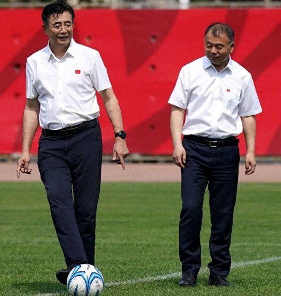 因凡蒂诺晒与足协主席宋凯合影 肯定中国足球近年来进展