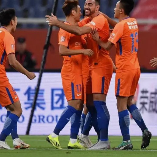 大连球迷助阵斯坦丘绝妙进球