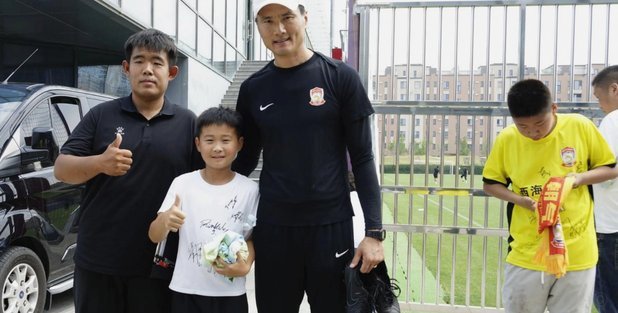 从本赛季青岛西海岸的成绩来看，大家觉得邵佳一郑智谁的执教水平高？