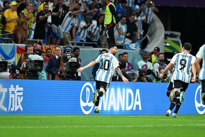 FIFA庆祝世界杯1000场，梅西画面出现时墨西哥球迷发出嘘声