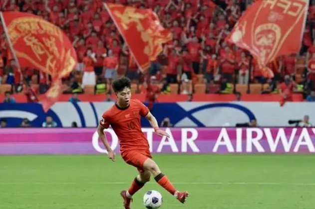 王钰栋闪光！浙江3-2险胜大连英博：世波难逃遗憾