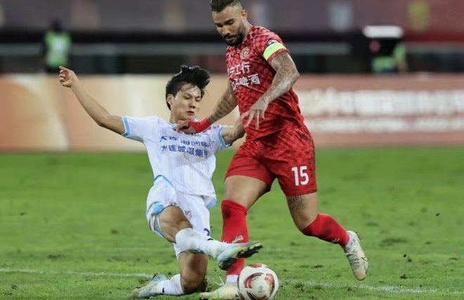 杨翼：申花中卫朱辰杰出现伤情，或缺战本周日对辽宁铁人