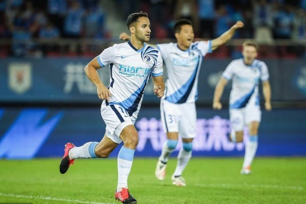 张稀哲突施冷箭中柱后破门！国安2-1浙江